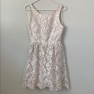 Women’s dress, good condition, no tears